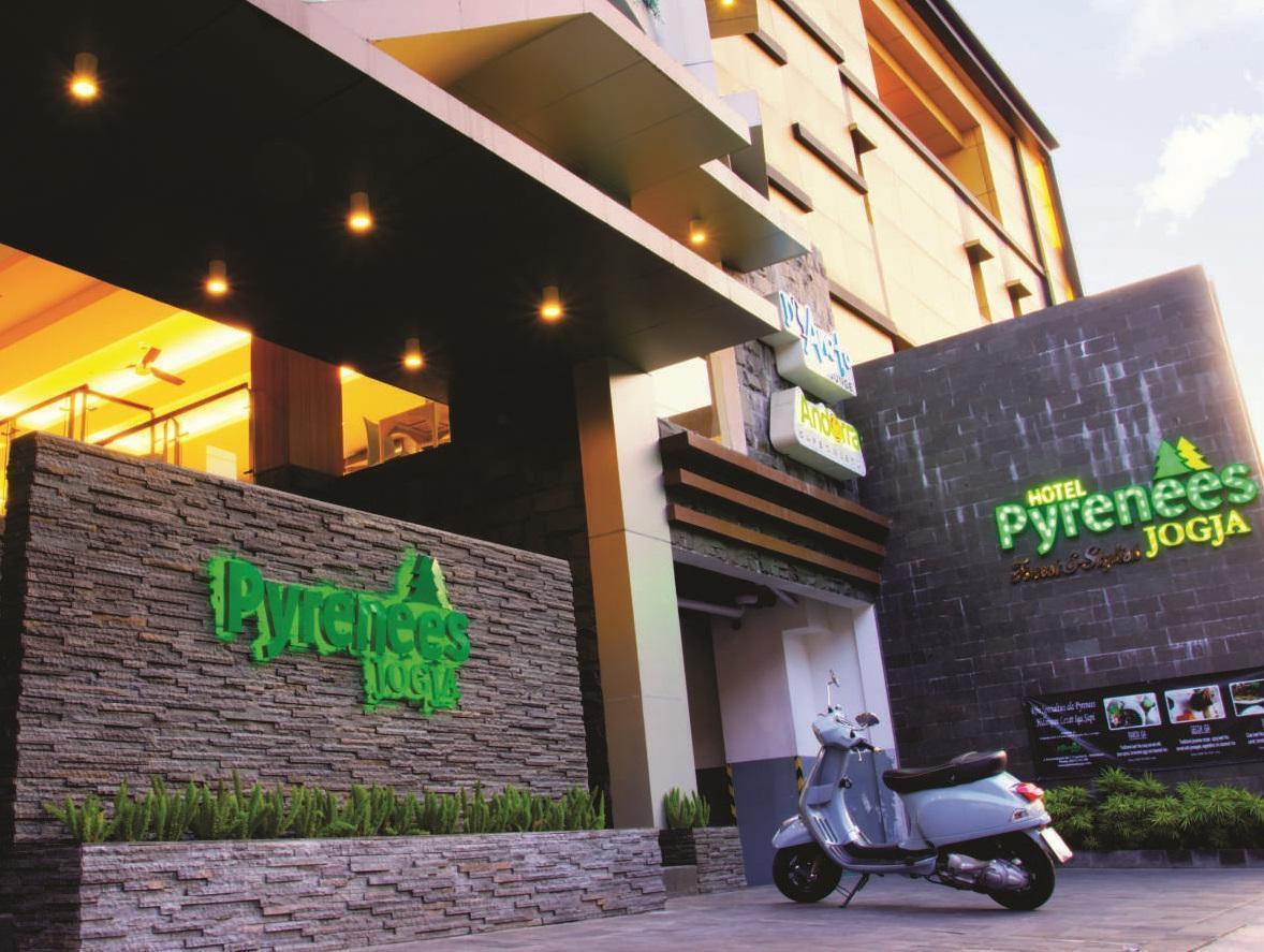 Pyrenees Malioboro Hotel Джокьякарта Экстерьер фото
